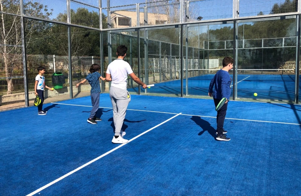 Alumnes del Grau Superior TSEAS realitzant pràctiques esportives